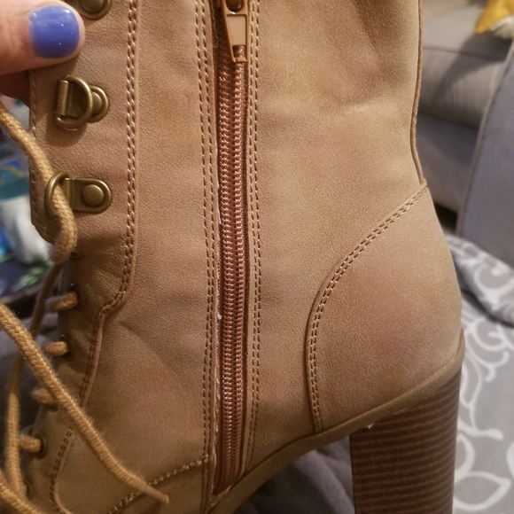 Guess Tan Lace Up Zip Up Light Brown Boots - Picture 11 of 16